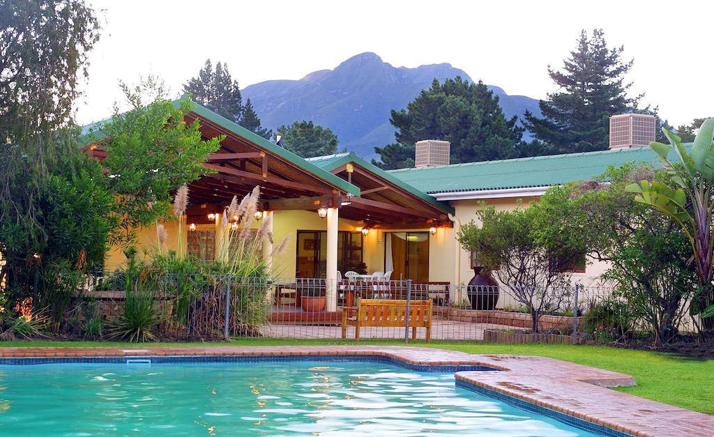 Pine Lodge Resort George Buitenkant foto